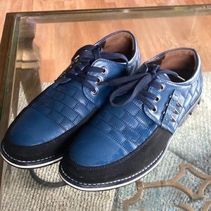 Used mens casual shoes size 9.5.